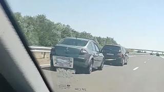 Харакири на АМ "Хемус": БМВ тегли кола със 160 км/ч ВИДЕО