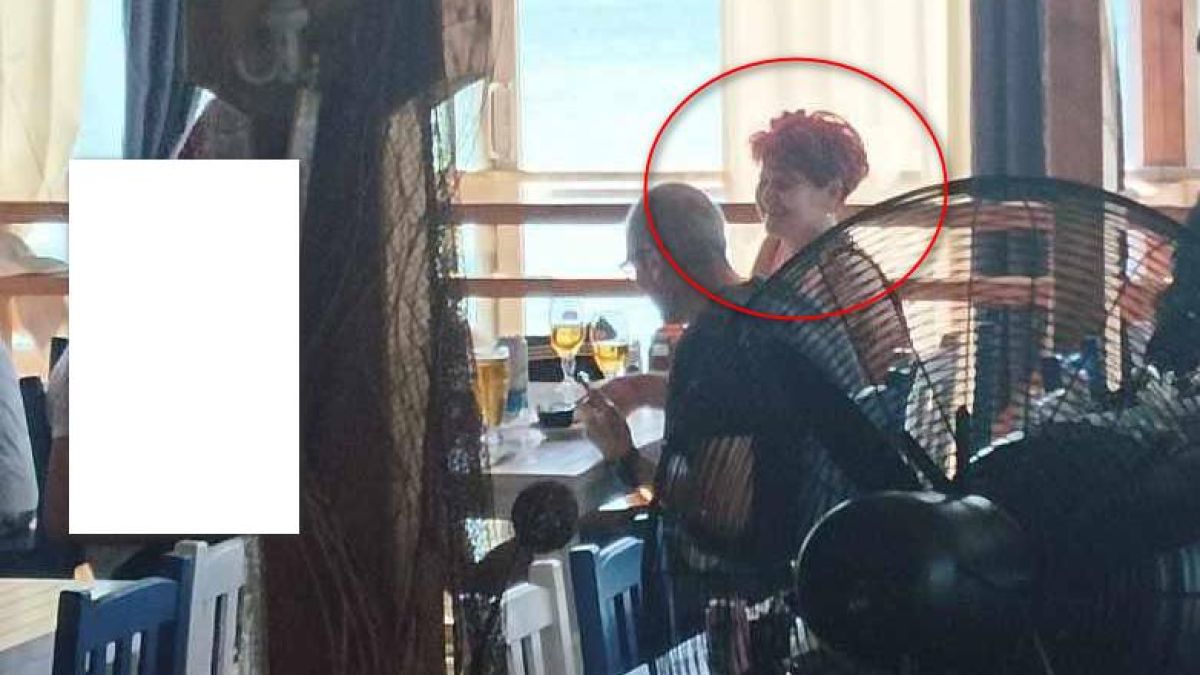 Това ли е съдийката Коева, погалила с перце касапина от Стара Загора? Ето какво прави невъзмутима на морето СНИМКИ