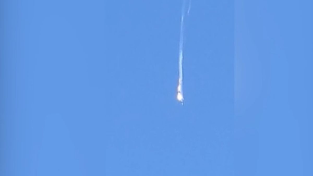 ВИДЕО от войната: Украински бойци свалиха руски самолет