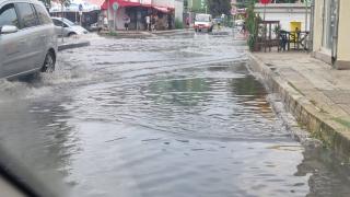 Слънчев бряг под вода, летовниците в паника ВИДЕО 