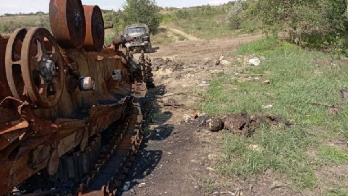 ВИДЕО от войната: Руските сили унищожиха колона от БМП Bradley край Орехов