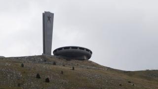 Гъмжи от пришълци в чинията на Бузлуджа ВИДЕО