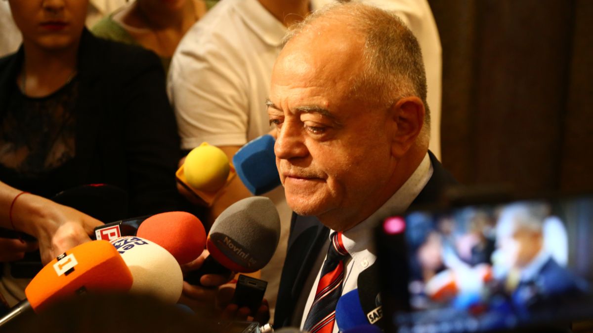 Ген. Атанасов моли: Дайте ни власт!