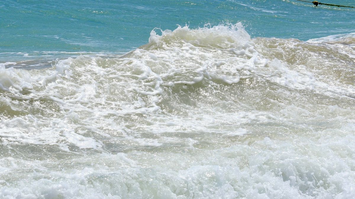 Внимание, морето се обръща: Видите ли това по повърхността на водата, за нищо на света не влизайте