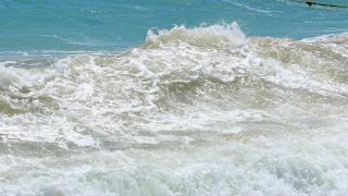 Внимание, морето се обръща: Видите ли това по повърхността на водата, за нищо на света не влизайте