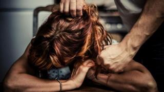 Ужасяващи разкрития за зверството с остриганото и пребито момиче от 19-годишен във Видин