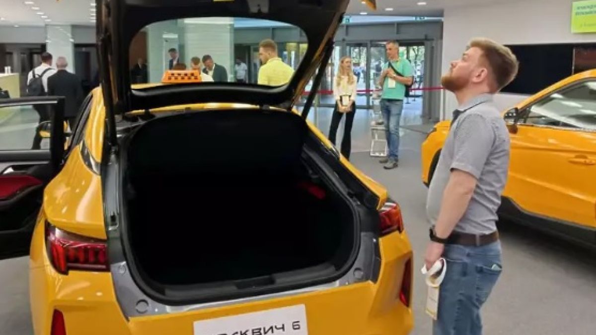 Представиха новия Москвич 6, ето какво оборудване има СНИМКИ