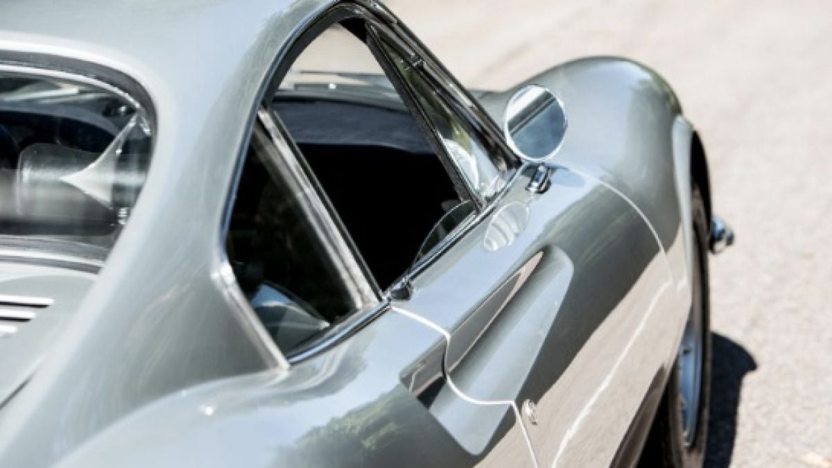 Продава се рядък суперавтомобил Ferrari на легенда на рок музиката СНИМКИ