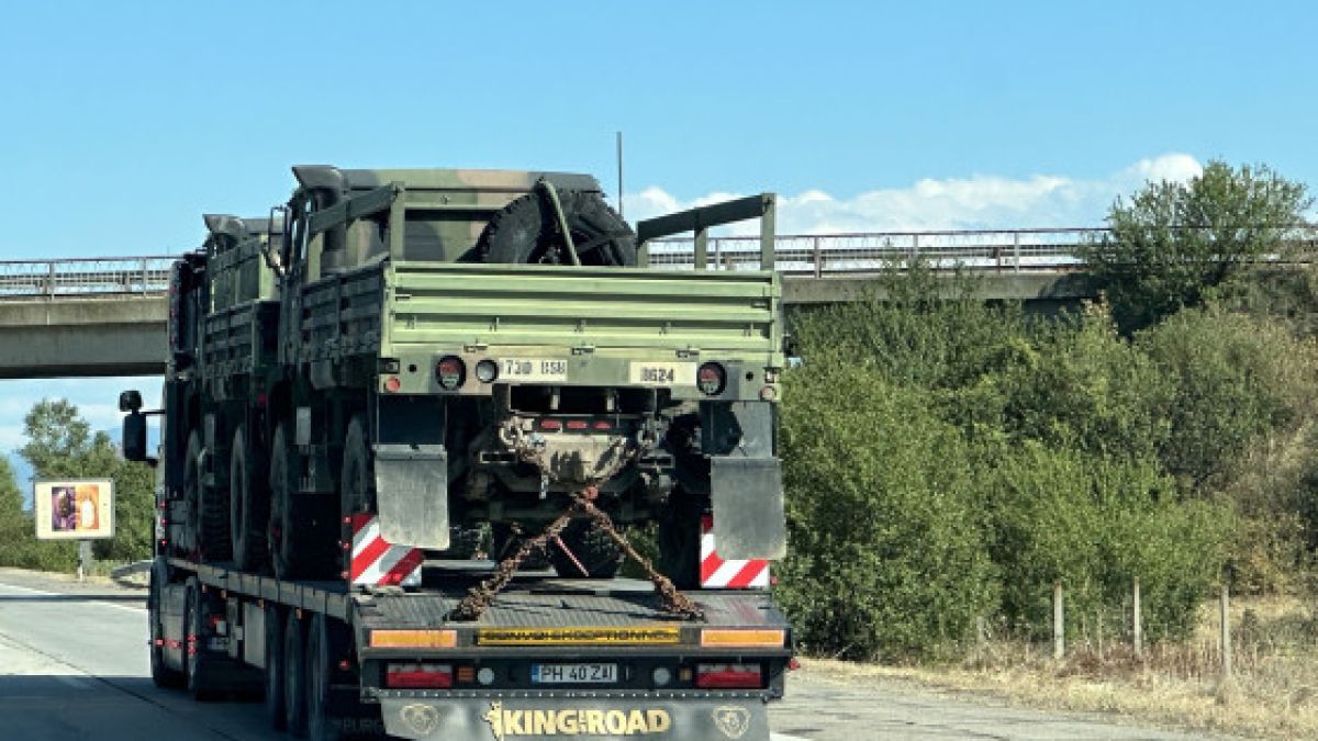 Военна техника по АМ "Тракия" ошашави шофьорите СНИМКИ 