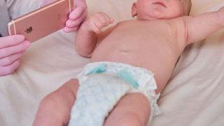 Двойка продаде 8-месечното си бебе за нов iPhone