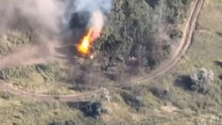 ВИДЕО от войната: Удар с РСЗО HIMARS изпепели руска гаубица "МСТА-Б" край Бахмут
