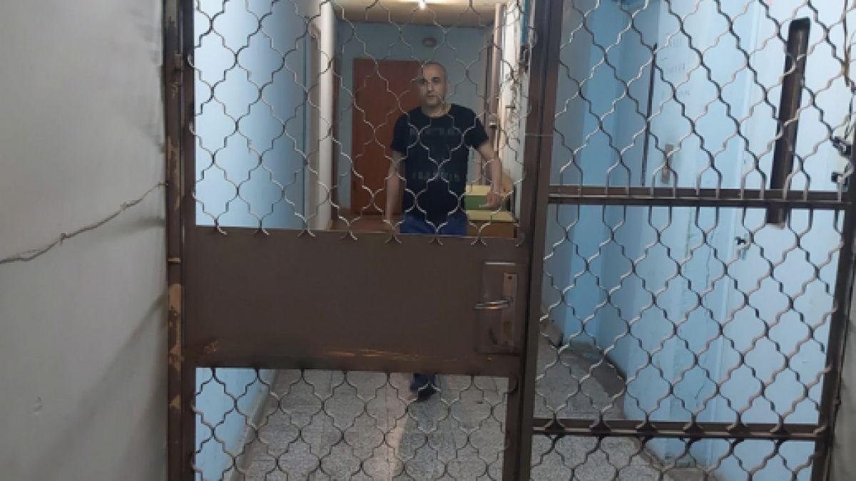 Шок! Бабаитът, опрял пистолет в главата на съсед в "Люлин", е на свобода 