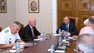 Радев на среща с Тагарев, ето какво си казаха