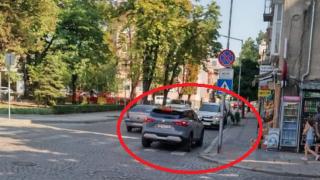 Нагъл джигит вбеси пловдивчанин с безумното си паркиране СНИМКА
