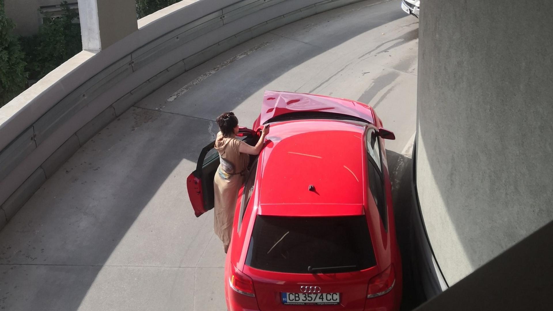 Такова нещо скоро не е ставало в столичен мол, всички се питат как е възможно СНИМКИ