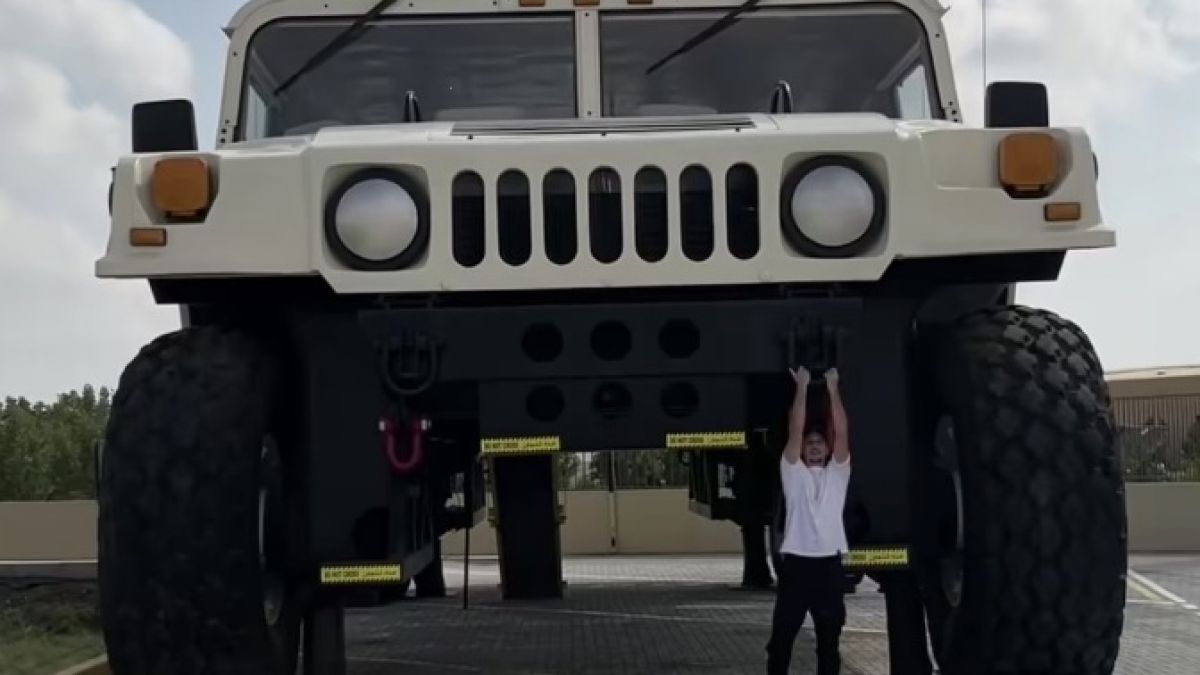 Мезонет на колела: Показаха най-големия всъдеход Hummer в света ВИДЕО