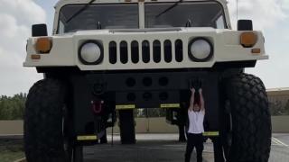 Мезонет на колела: Показаха най-големия всъдеход Hummer в света ВИДЕО