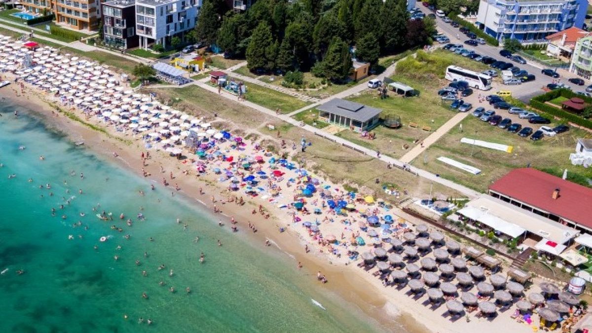 Ша дойда, да та прибия!! Ето какво се случва на плаж Олимпийски надежди в Равда!