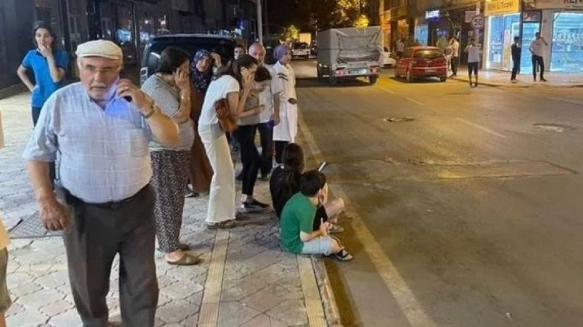 Адът в Турция няма край: Сгради рухнаха, паникьосани хора скачат от прозорците ВИДЕО
