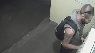 Крадец изненада мъж в Русе, след като се върна да... ВИДЕО