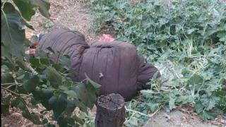 Потрес във Варна! Мъж с отрязани пръсти лежи на улицата СНИМКИ