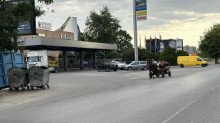 Това безобразие е забранено от 10 години в Пловдив, но няма кой да го спре СНИМКИ