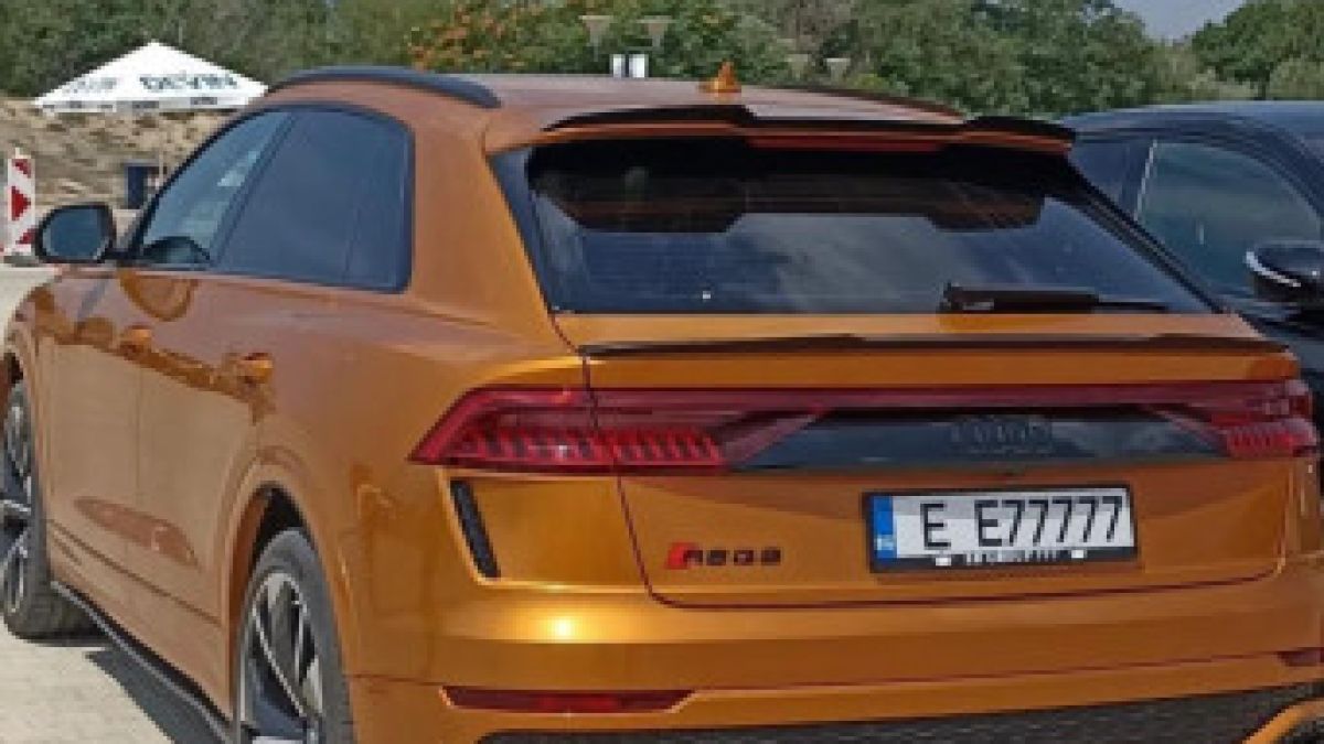Гъзария: Автопаркът на Слънчев бряг ще ви скрие шапката СНИМКИ 
