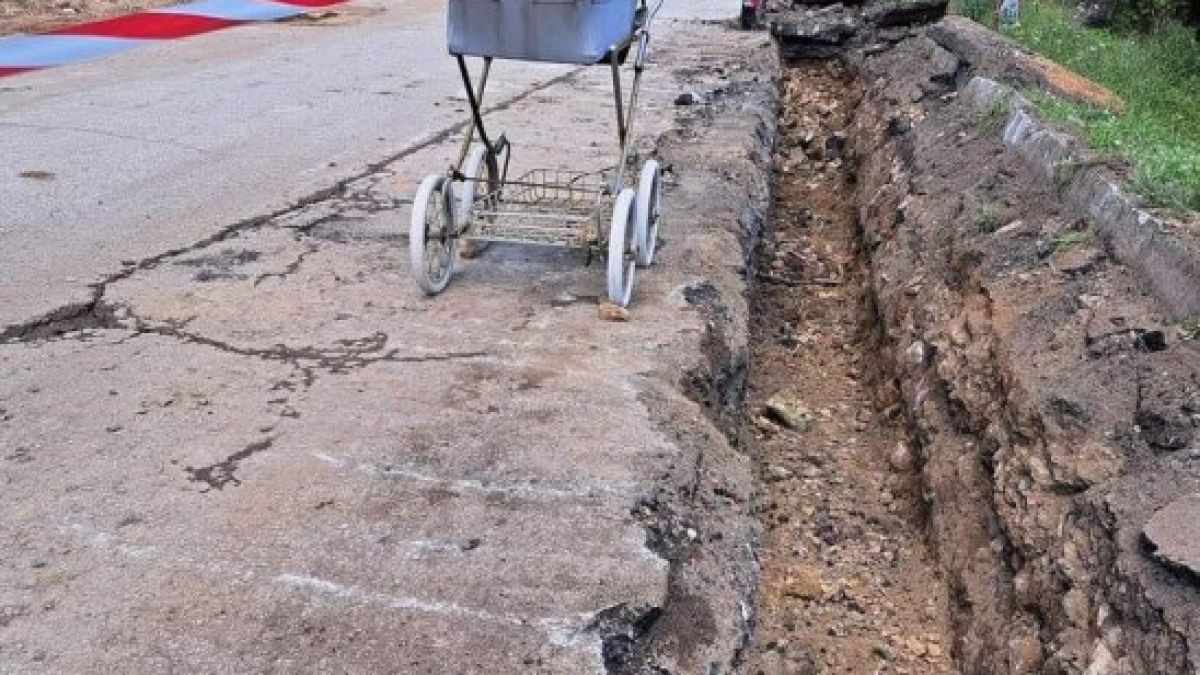 Как се строеше през соца: Асфалт, дебел 58 см в село Липница, втрещи всички