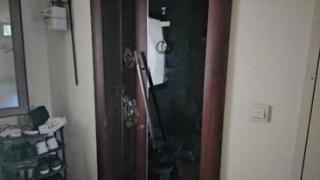 Брутално: Жена накълца на парчета майка си и баба си докато спят, а след това... СНИМКИ