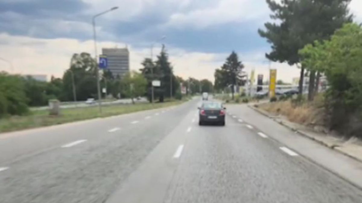 Ужас в Русе: Шофьор стреля по кола в движение и... ВИДЕО
