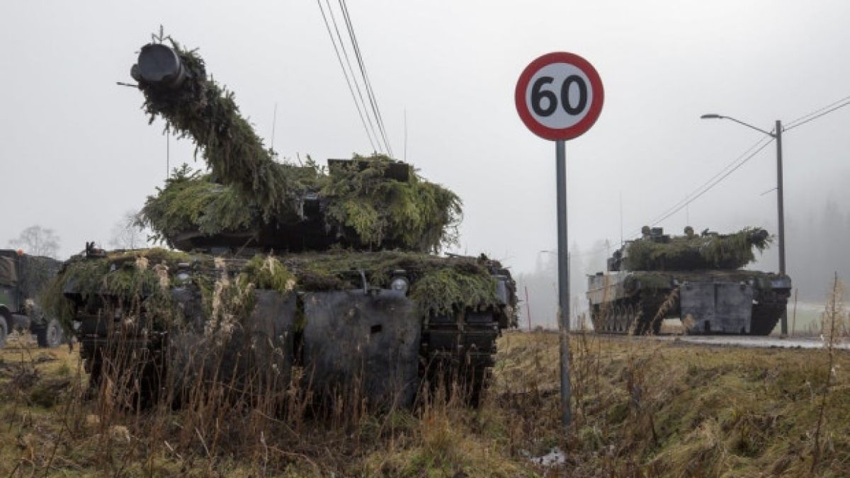 Русия показва трофейни НАТО-вски Leopard и Bradley на...