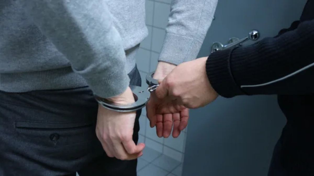 Граничари на "Калотина" свалиха млад мъж от автобус за Австрия и моментално го закопчаха заради...