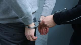 Граничари на "Калотина" свалиха млад мъж от автобус за Австрия и моментално го закопчаха заради...