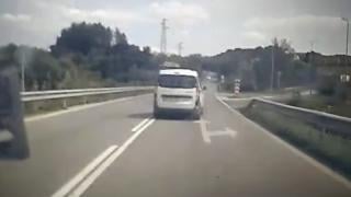 Шофьор изригна след инфарктна случка на пътя: Ако бях с другата кола... ВИДЕО 