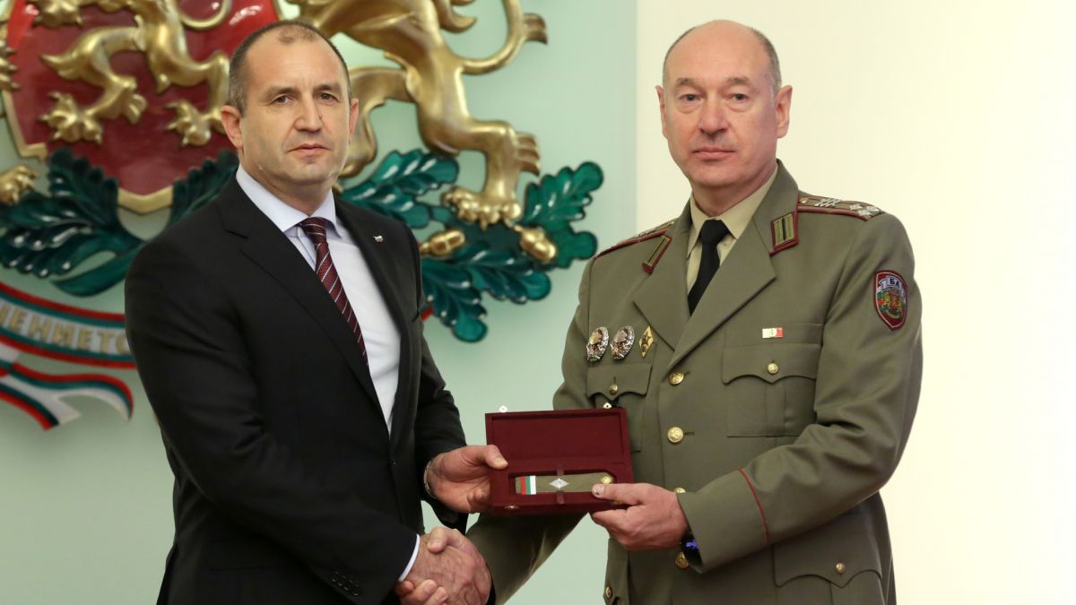 Денков с нова рокада: Маха знаков бригаден генерал