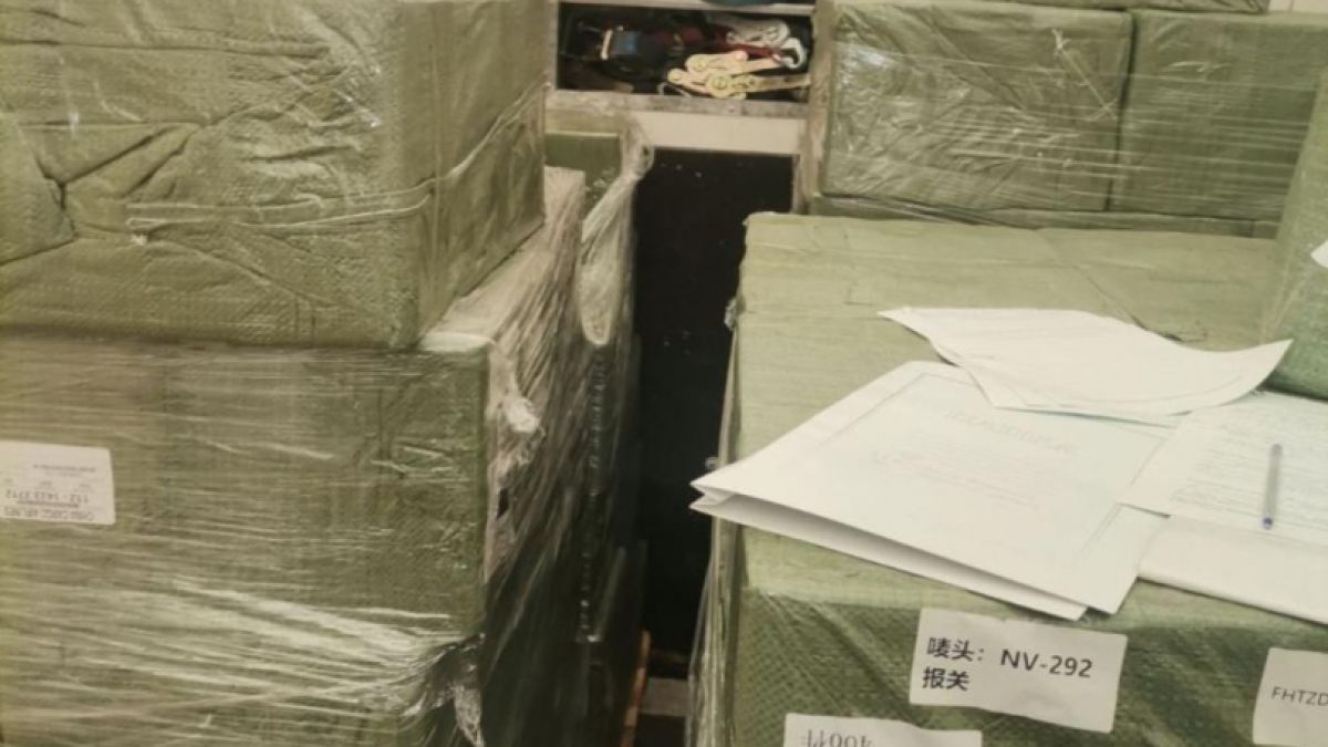 Полицаи спряха камион за проверка край Пловдив и онемяха от видяното вътре СНИМКИ
