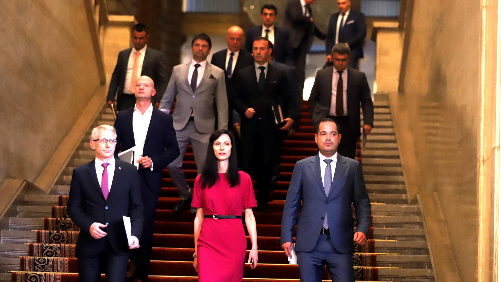 Ще хвърчат глави в правителството, гилотината пада заради... 