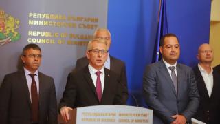 Правителството може да падне до дни заради...