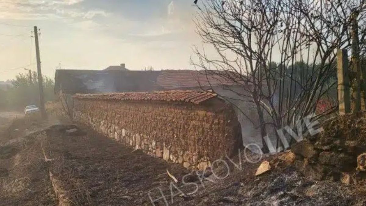 Два пожара в Хасково, пламна къща, а шефът на пожарната зове: Спрете се! СНИМКИ