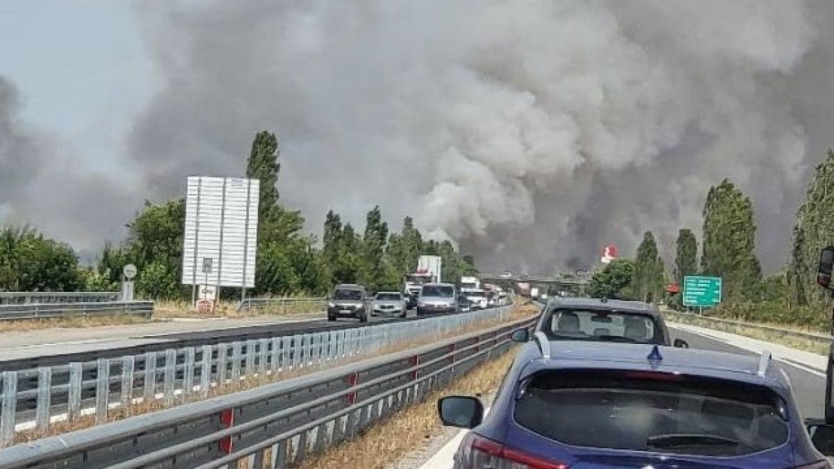 Огнен ужас край София! Шофьорите са в капан, а полицаите спешно...