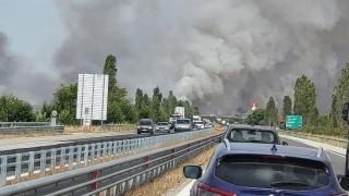 Огнен ужас край София! Шофьорите са в капан, а полицаите спешно...