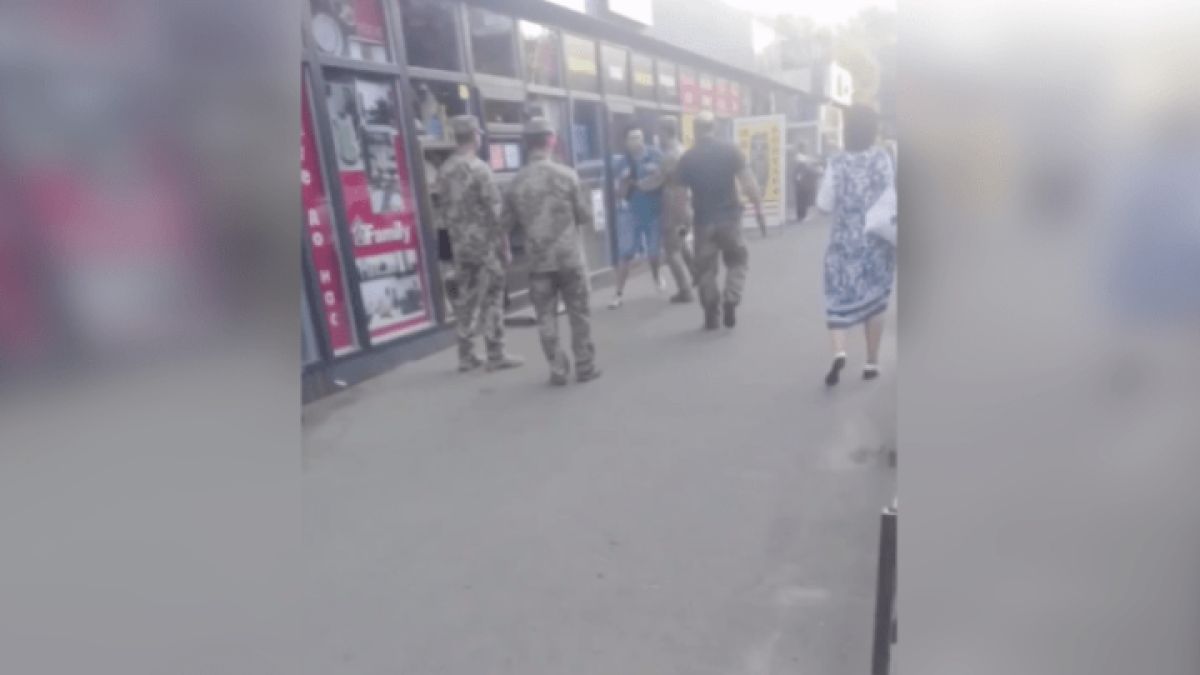 ВИДЕО показа как в Киев събират наборници за фронта ВИДЕО