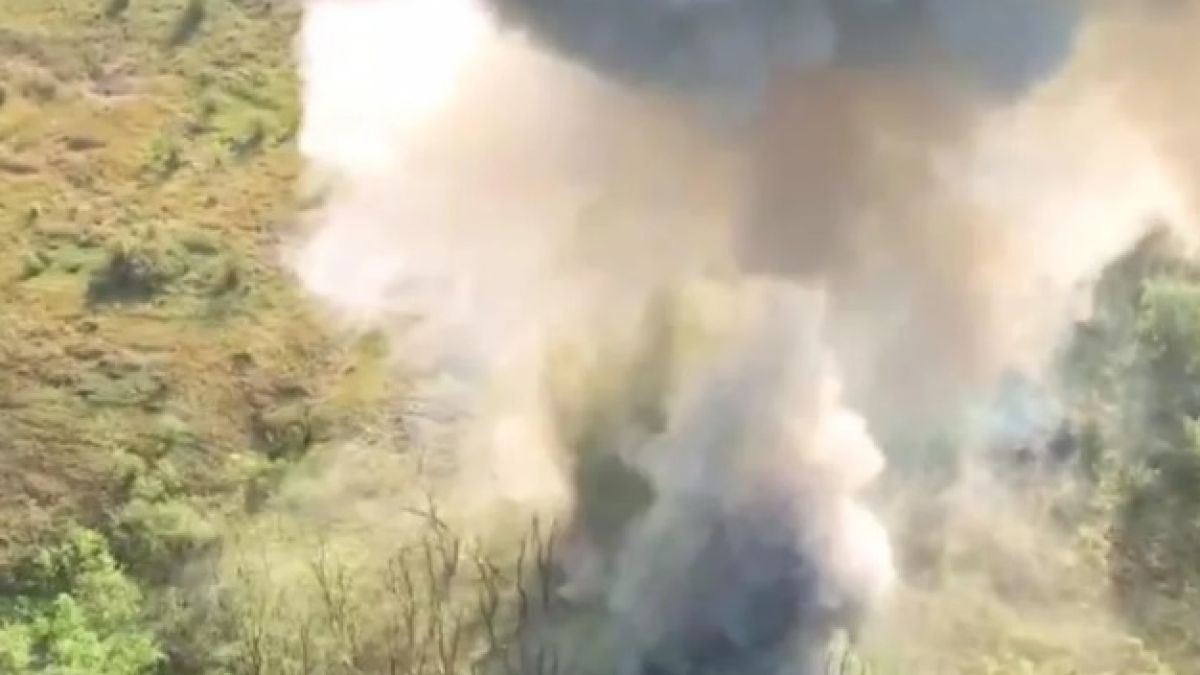 ВИДЕО от войната: ВСУ ефектно унищожиха с граната склад на руските сили
