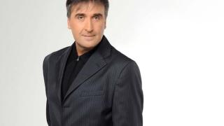 Това ли е жената до Веселин Маринов?! Натъпкала е пазвата със силикон и... СНИМКА 