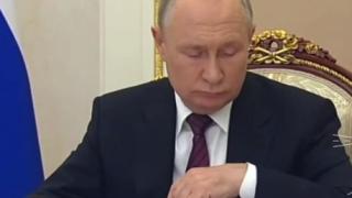 Какво търси Путин? ВИДЕО с него заплете нова мистерия