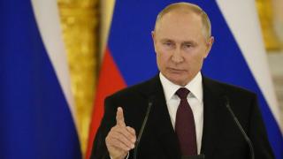 Путин се срещна с екипаж на танк, унищожил цяла бронирана колона ВИДЕО