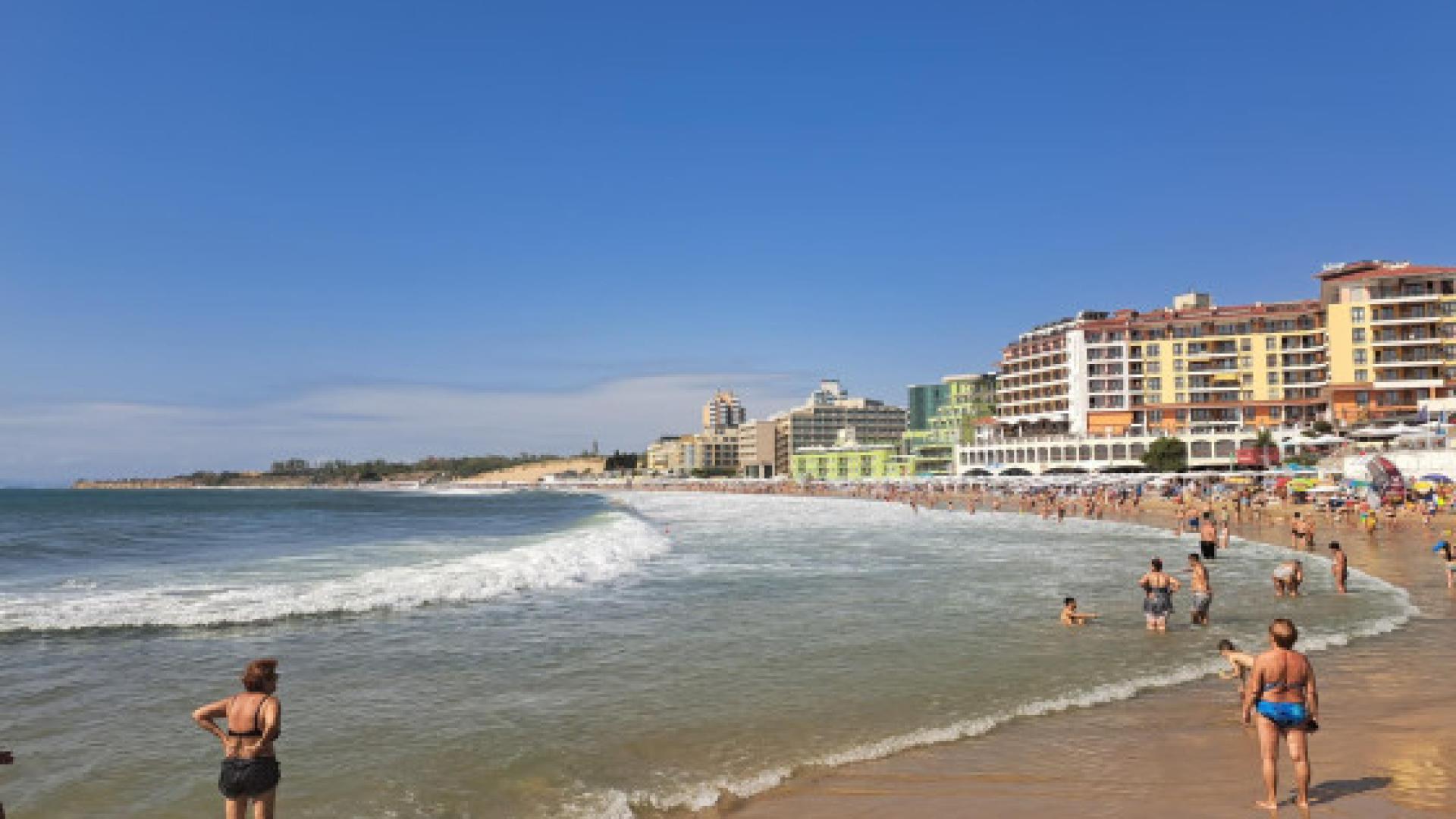 Океанолог на БАН каза мръсна ли е водата в Черно море 