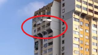 Такова нещо мъж за пръв път прави в София, всички са в шок ВИДЕО
