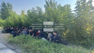 Какво се случва? Пак мигранти на входа на София СНИМКИ