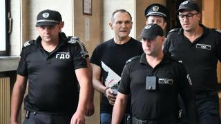 Адвокатът на Божков шокира всички: Май се оказа, че е сбъркал с прибирането си заради...